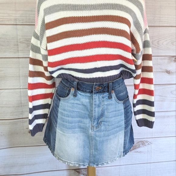 Madewell McCarren Pieced Two Tone Denim Skirt in Distressed Dark Blue Size 27 - Picture 4 of 12